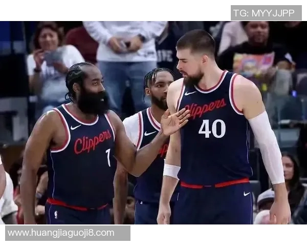 公牛队与快船队激战正酣谁能在这场对决中笑到最后